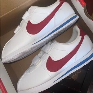 nike shoes 
never worn